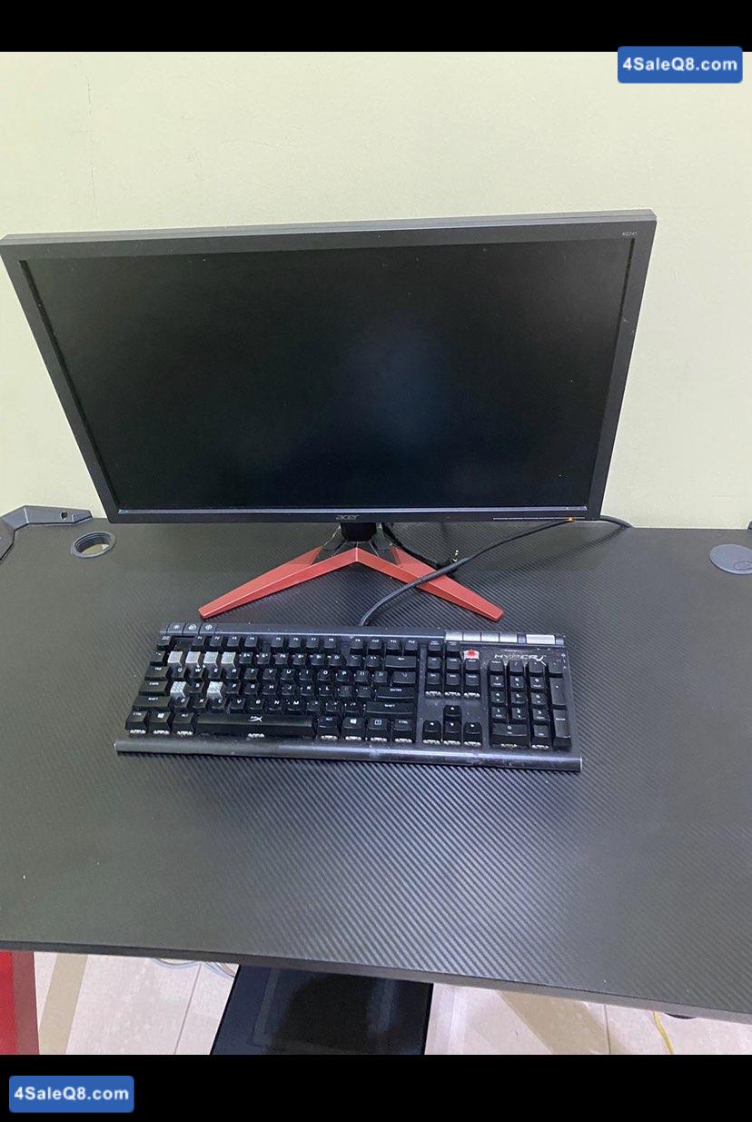 كومبيوتر (PC) + شاشه (monitor) + طاولة قيمينق (gaming table)