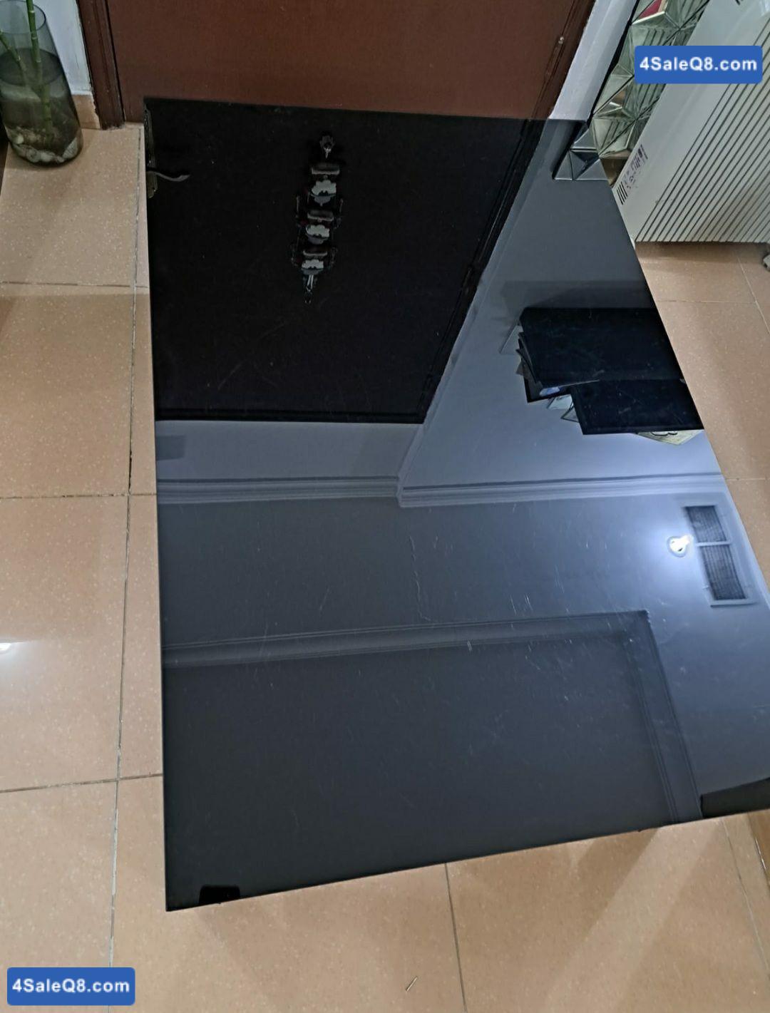 طاولة سنتر عليها زجاج سيكوريت القياس 80×120